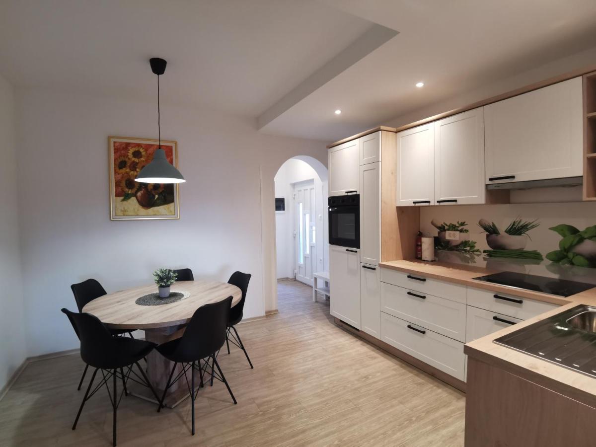 Apartmaji Vila Antonia Portoroz Bagian luar foto