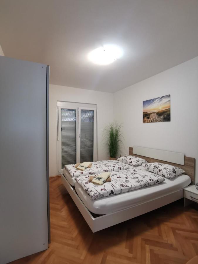 Apartmaji Vila Antonia Portoroz Bagian luar foto