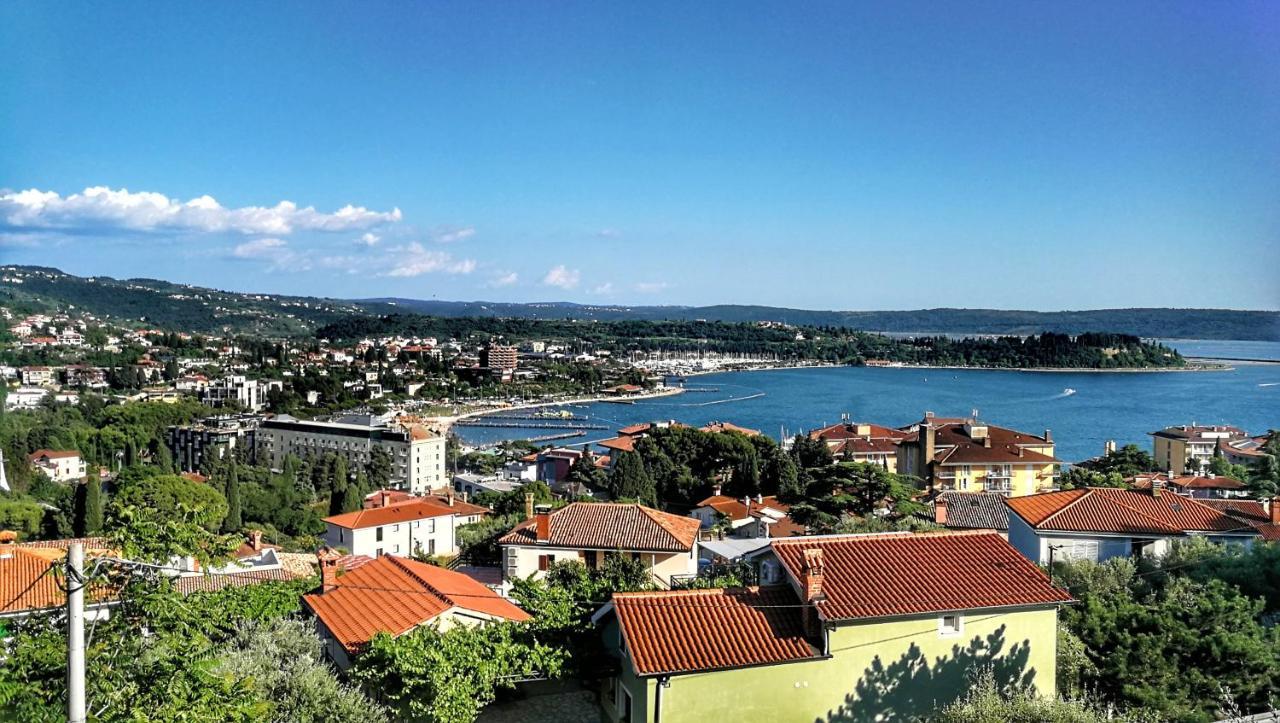 Apartmaji Vila Antonia Portoroz Bagian luar foto